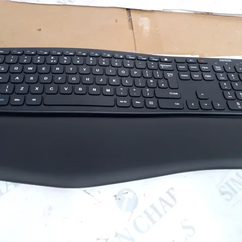 BOXED ARTECK UNIVERSAL MULTIDEVICE BLUETOOTH KEYBOARD WITH PALM REST