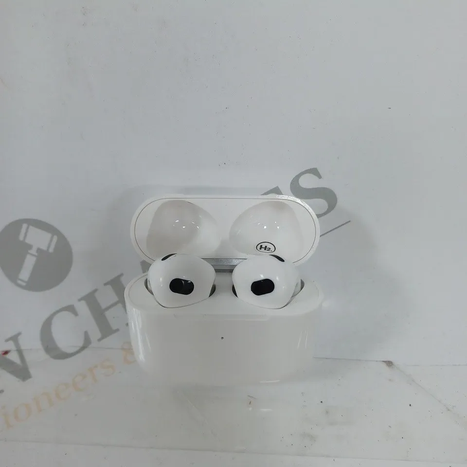BOXED UNBRANDED WIRELESS WHITE EARBUDS
