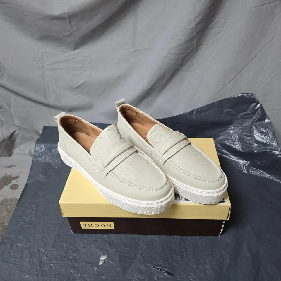 SHOON LEATHER SLIP-ON LOAFERS – CREAM SIZE 39