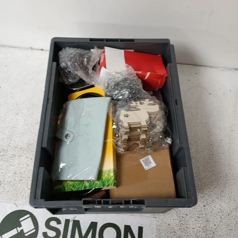 APPROXIMATELY 15 ASSORTED HOUSEHOLD ITEMS INCLUDING socket, door knobs coasters etc.