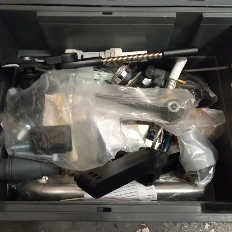 LARGE QUANTITY OF ASSORTED FITTING AND FIXTURE ITEMS - COLLECTION ONLY