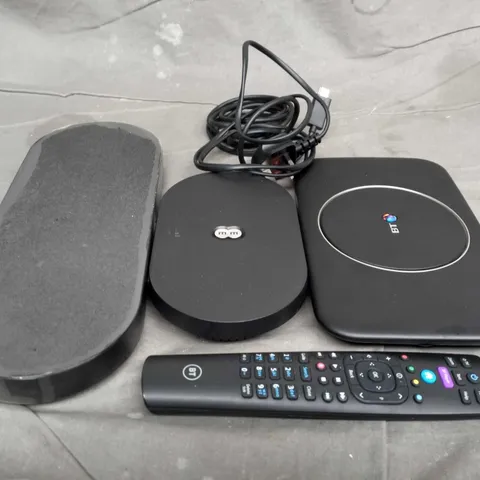 APPROX 5 ASSORTED HOUSEHOLD ITEMS TO INCLUDE REMOTES,BT BOX AND EE ROUTER