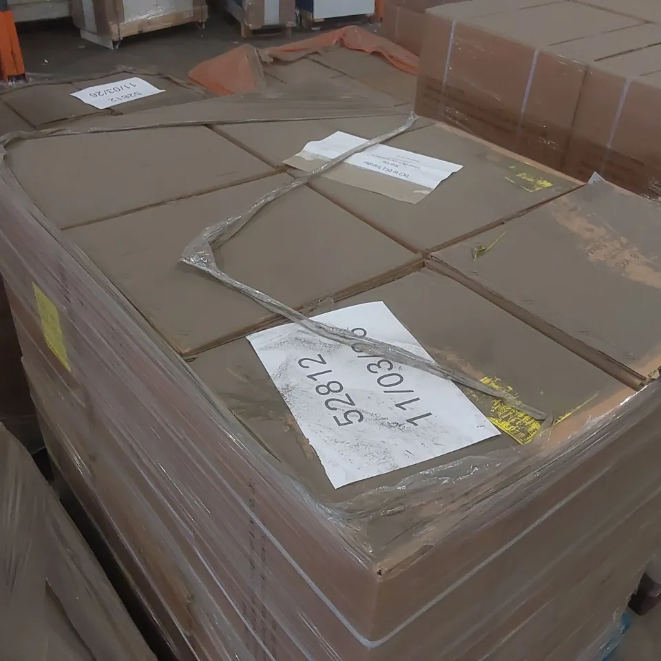 PALLET CONTAINING A VERY LARGE QUANTITY OF MEDICAL FACE MASKS