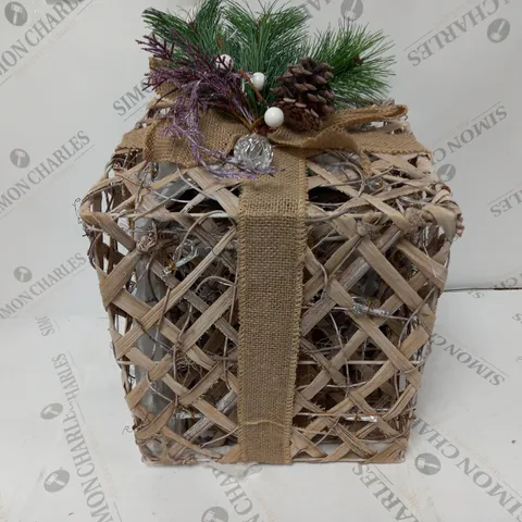 SET OF 3 LIT RATTAN GIFT BOXES