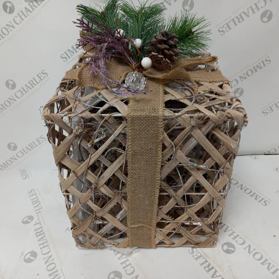 SET OF 3 LIT RATTAN GIFT BOXES RRP £45.99