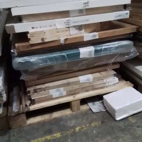 PALLET CONTAINING APPROXIMATELY 15 ASSORTED DESIGNER DOORS