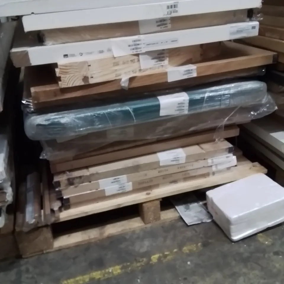 PALLET CONTAINING APPROXIMATELY 15 ASSORTED DESIGNER DOORS