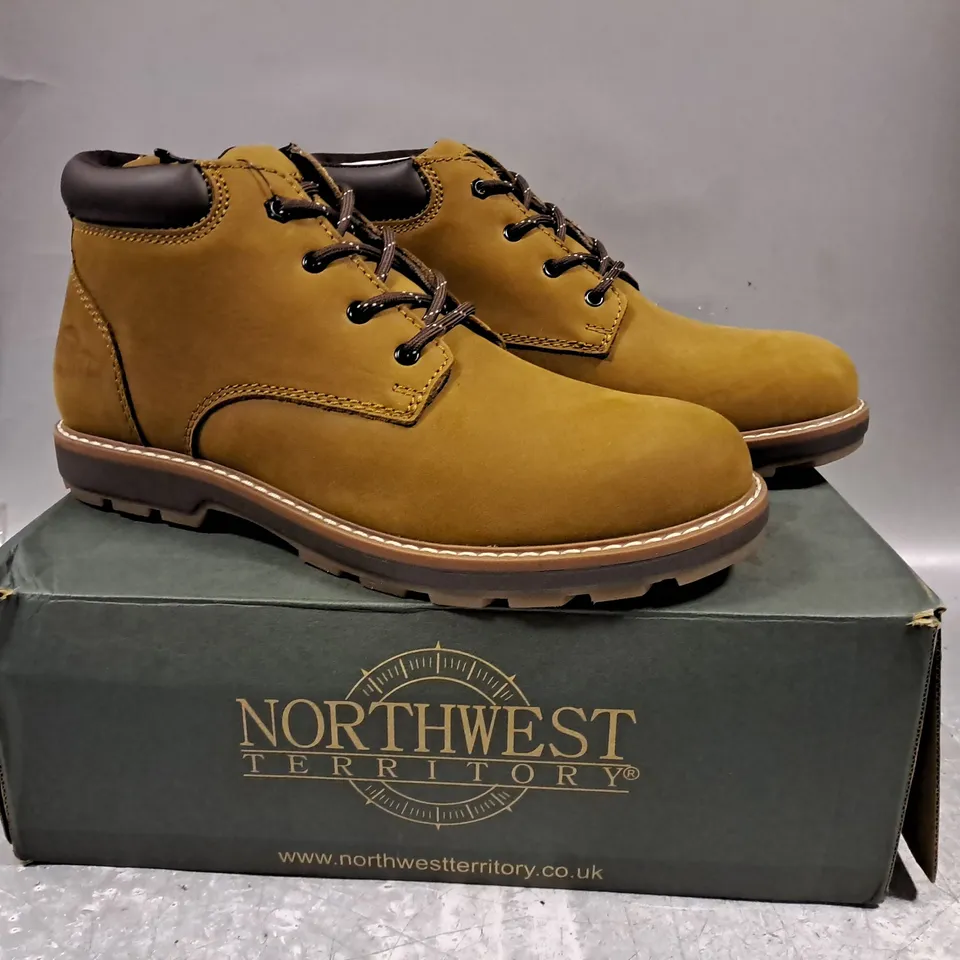 BOXED PAIR OF NORTHWEST TERRITORY SACHS SHOES IN TAN UK SIZE 9