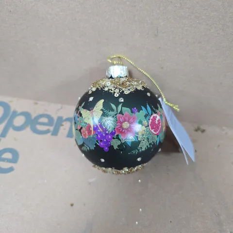 APPROXIMATELY 72 ASSORTED GISELA GRAHAM FLORAL CHRISTMAS BAUBLES 