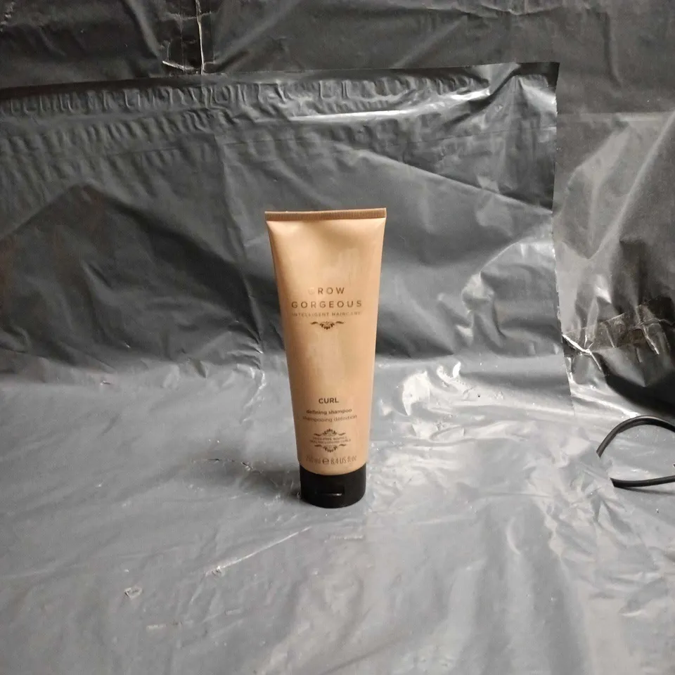 LOT OF APPROX. 10 ASSORTED COSMETIC/BEAUTY ITEMS VARYING IN SIZE/STYLE TO INCLUDE:CURL DEFINING SHAMPOO, TUMERIC MASK AND COCO BOND DAMAGE CARE LEAVE IN MASK