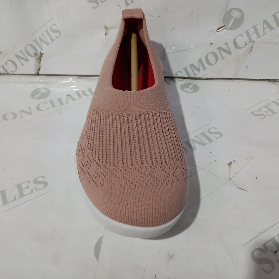 BOXED PAIR OF FITFLOP UBERKNIT SLIP-ON BALLERINA SHOES IN NUDE COLOUR UK SIZE 5