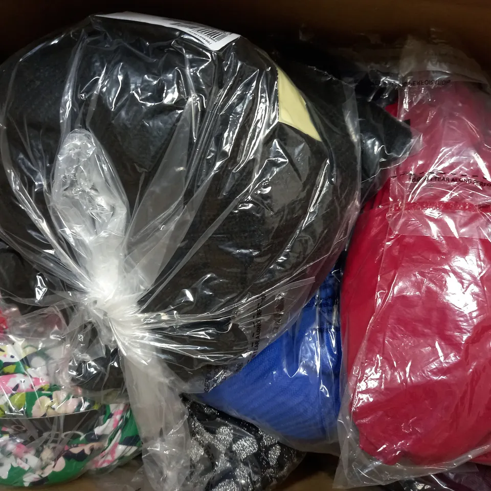APPROXIMATELY 20 ASSORTED ITEMS OF WOMEN'S CLOTHING TO INCLUDE KIM&CO TOP SIZE L, FRANK USHER JUMPER SIZE XL, APRICOT TOP SIZE 14