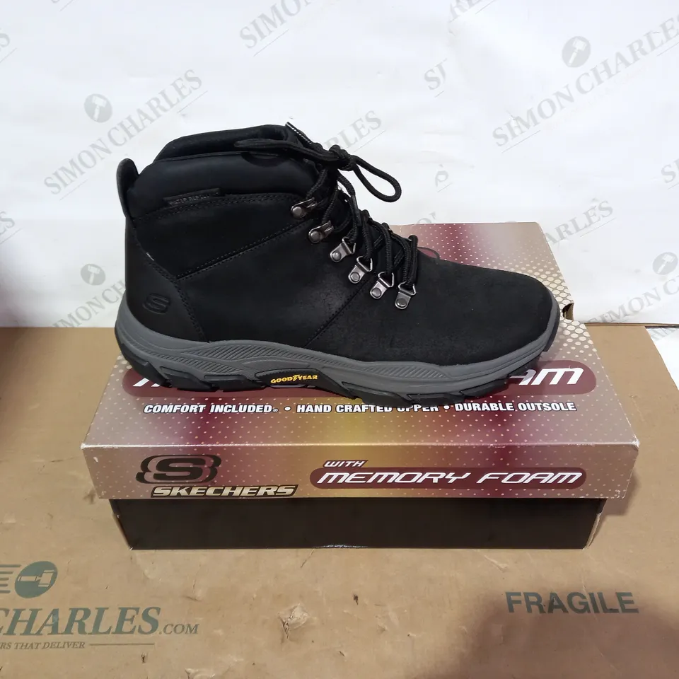 BOXED PAIR OF SKECHERS BLACK BOOTS- SIZE 10