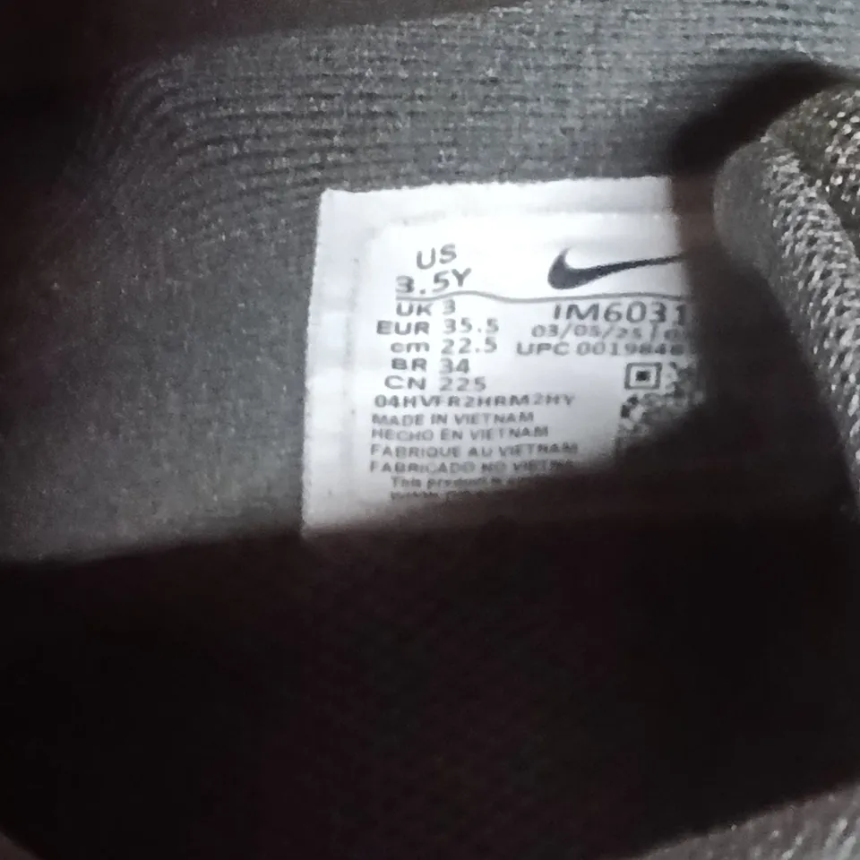 NIKE KIDS GREY SNEAKERS – UK 3