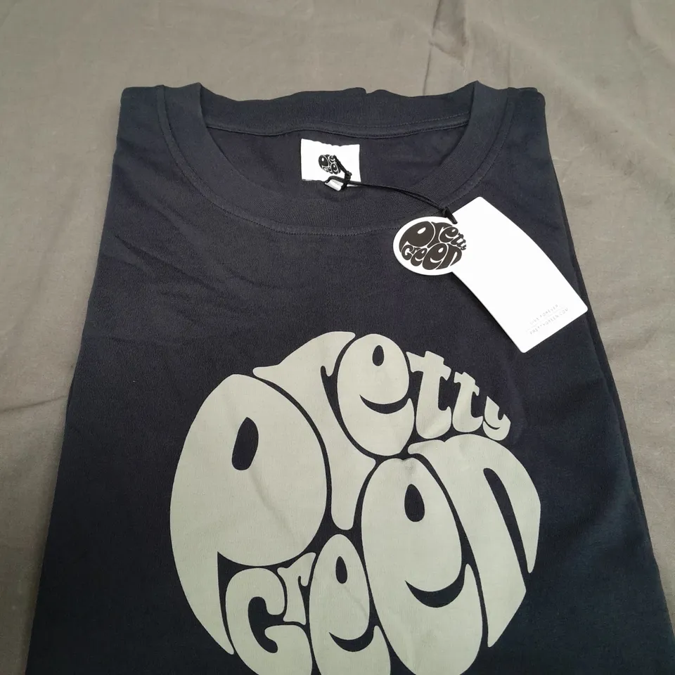 PRETTY GREEN GILLESPIE LOGO T-SHIRT IN NAVY - XXL