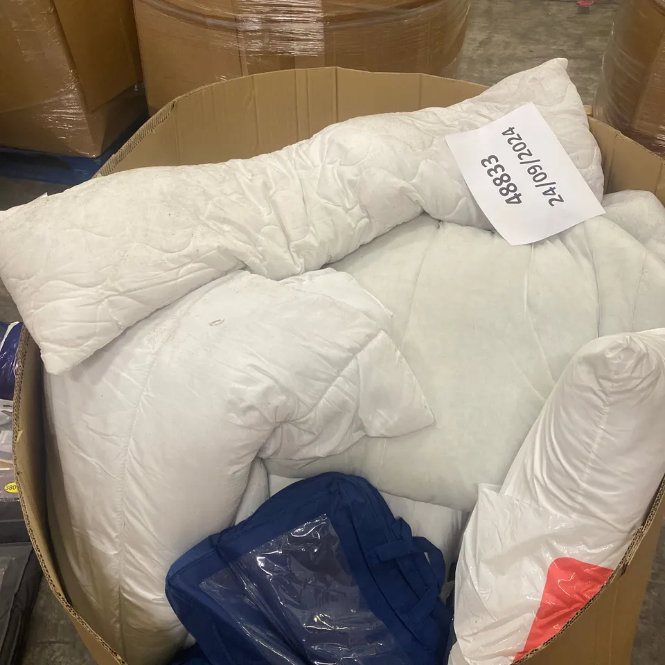 PALLET TO CONTAIN A LARGE ASSORTMENT OF PILLOWS AND DUVETS // BRANDS MAY VARY