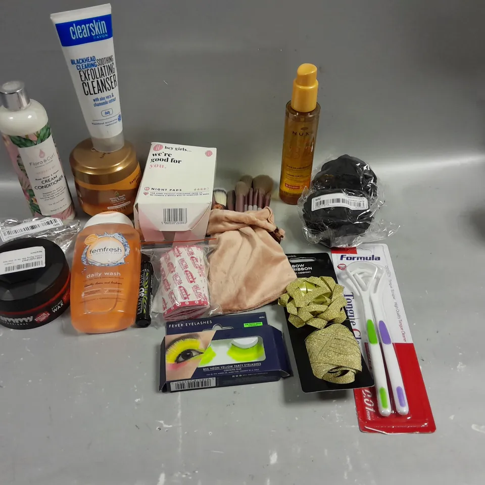 BOX OF APPROXIMATELY 15 COSMETIC ITEMS TO INCLUDE EXFOLIATING CLEANSER, NUXE SUN OIL, FEMFRESH BODY WASH , ETC