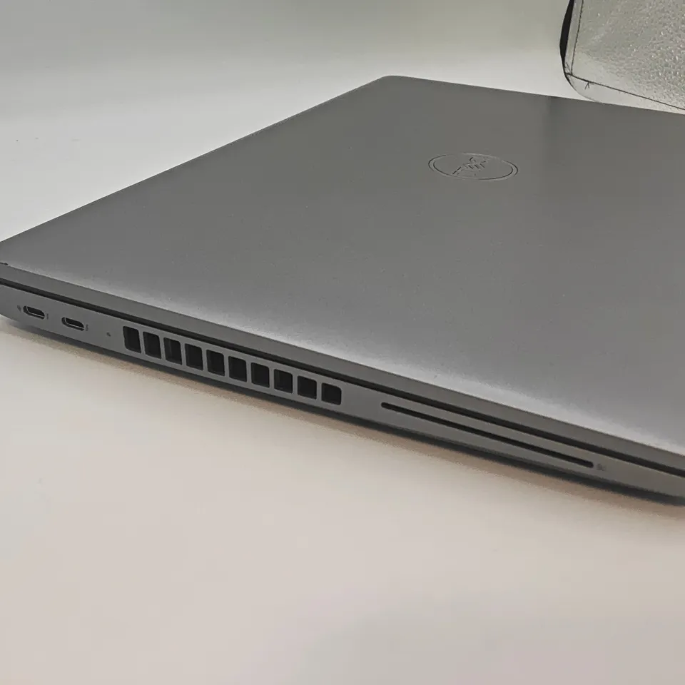 UNBOXED DELL PRECISION 3580 LAPTOP IN SILVER - P127F