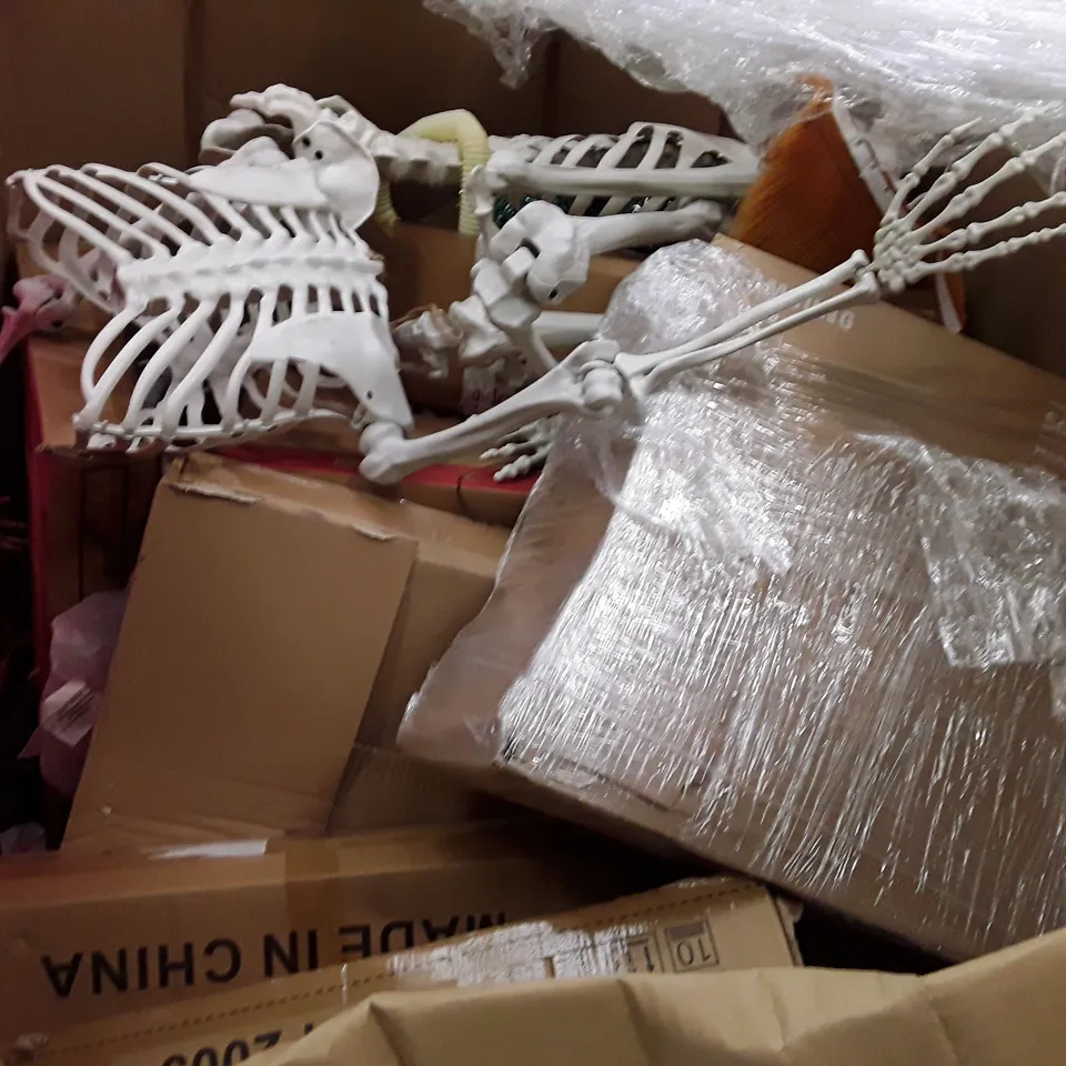 PALLET OF ASSORTED PRODUCTS INCLUDING VICKS ULTRASONIC HUMIDIFIER, HALLOWEEN DECORATIONS, ARCHERY TOY, DARTBOARD, ANGLE GRINDER 