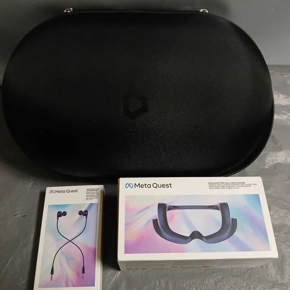 META QUEST PROTECTIVE CASE WITH FULL LIGHT BLOCKER AND EARPHONES