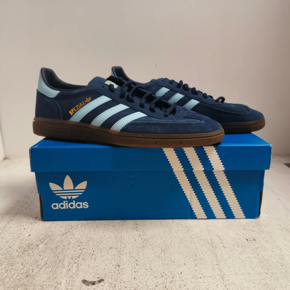 BOXED PAIR OF ADIDAS HANDBALL SPEZIAL TRAINERS IN NAVY/SKY BLUE SIZE UK 12