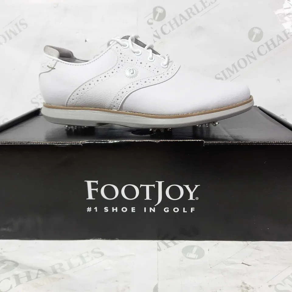 BOXED PAIR OF FOOTJOY GOLF SHOES IN WHITE UK SIZE 5