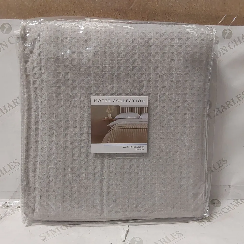 BAGGED HOTEL WAFFLE BLANKET 
