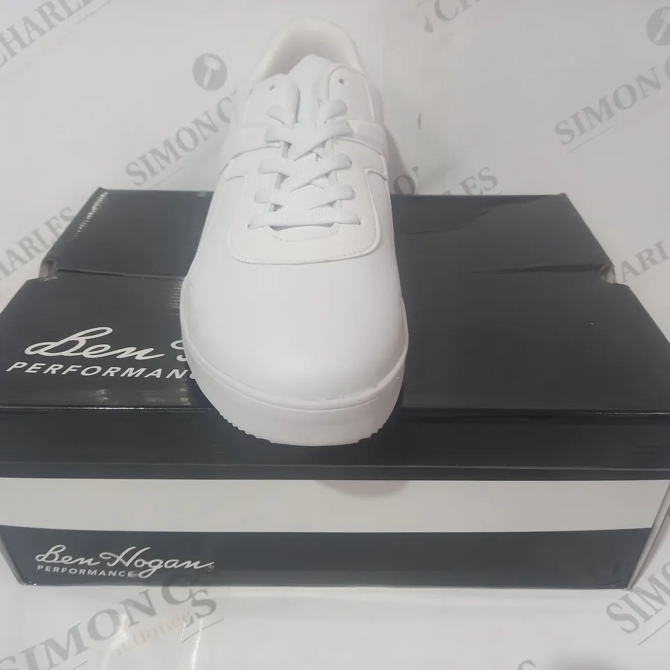 BOXED PAIR OF BEN HOGAN SHOES IN WHITE UK SIZE 8