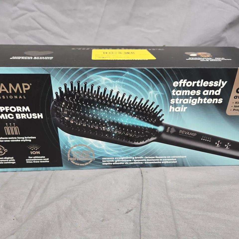 REVAMP PROFESSIONAL DEEPFORM CERAMIC BRUSH – CERAMIC STRAIGHTENING BRUSH (BOXED)