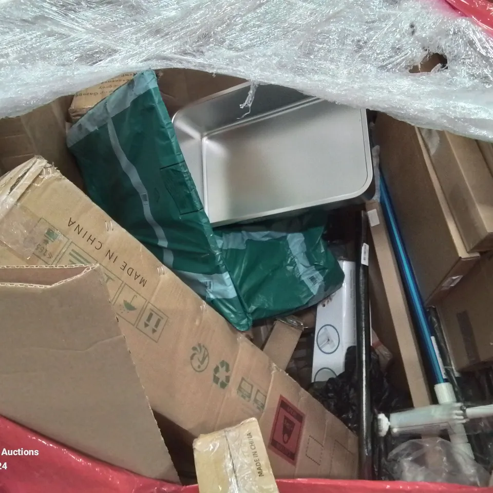 MIXED PALLET CONTAINING VARIOUS BOXED HOUSEHOLD ITEMS TO INCLUDE, SMART BIN, LED ART LAMP, FOOD PROCESSOR, RETRACTABLE SAFETY GATES ETC.