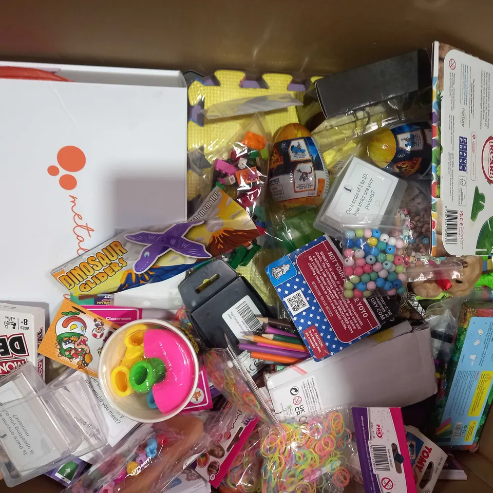 BOX OF APPROXIMATELY 20 ASSORTED TOYS AND GAMES TO INCLUDE FLYING SWING AMUSEMENT PARK SERIES, JOHN LEWIS WOODEN BUS & TAXI, DISNEY WINNIE THE POOH DOMINOES, ETC