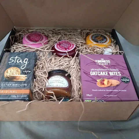 BOXED HAMPERS OF DISTINCTION CHEESE HAMPER TO INCLUDE; THE MOUSE HOUSE SMOKED CHEDDAR, CARAMALISED ONION CHEEDAR, CRANBERRY CHEDDAR, MRS DARLINGTON'S CARAMALISED ONION CHUTNEY, STAG WATER BISCUITS AND