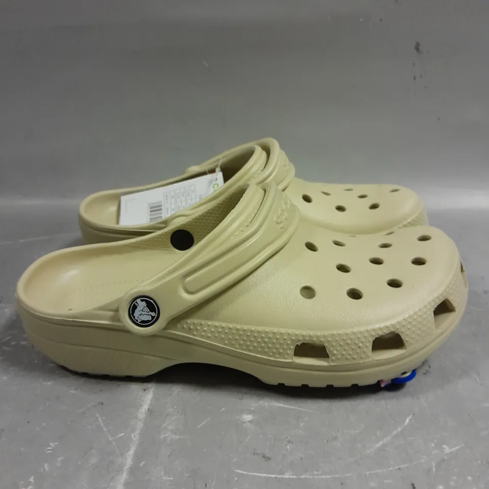 PAIR OF CROCS CLASSIC SLIP ON SHOES - 6