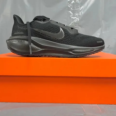BOXED PAIR OF NIKE AIR ZOOM PEGASUS 41 SHOES IN BLACK SIZE UK 3.5
