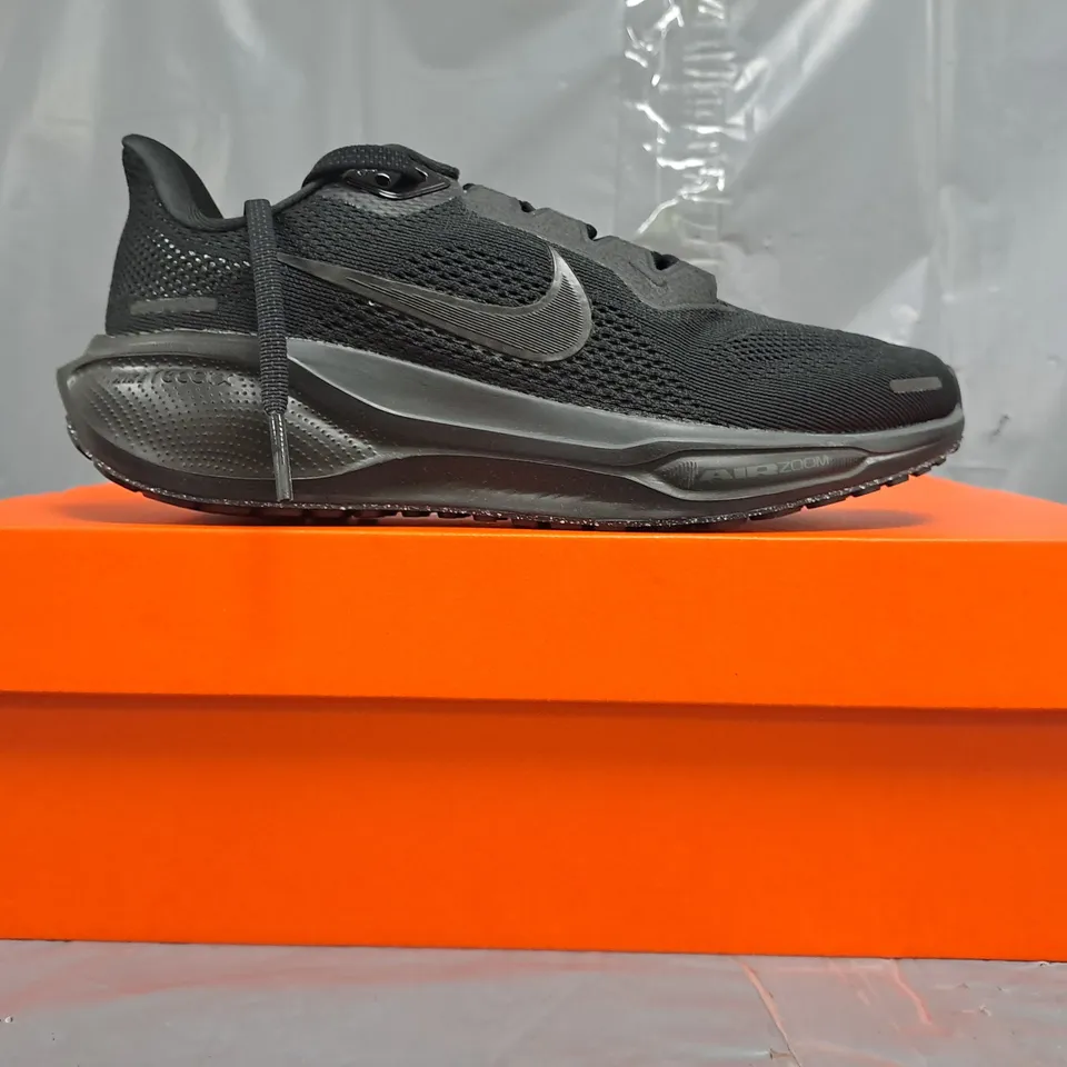 BOXED PAIR OF NIKE AIR ZOOM PEGASUS 41 SHOES IN BLACK SIZE UK 3.5