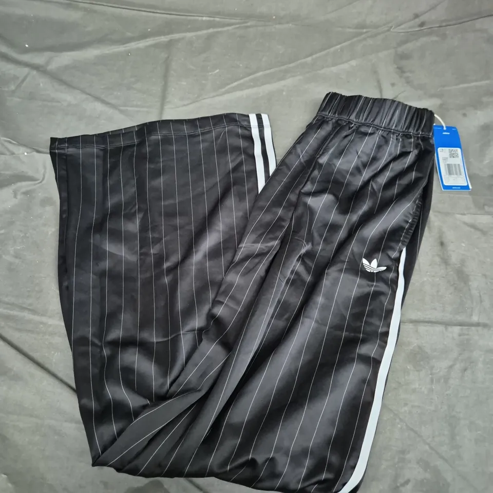 UK 8-10 ADIDAS KD2295 TRACK PANTS – BLACK WITH PINSTRIPES