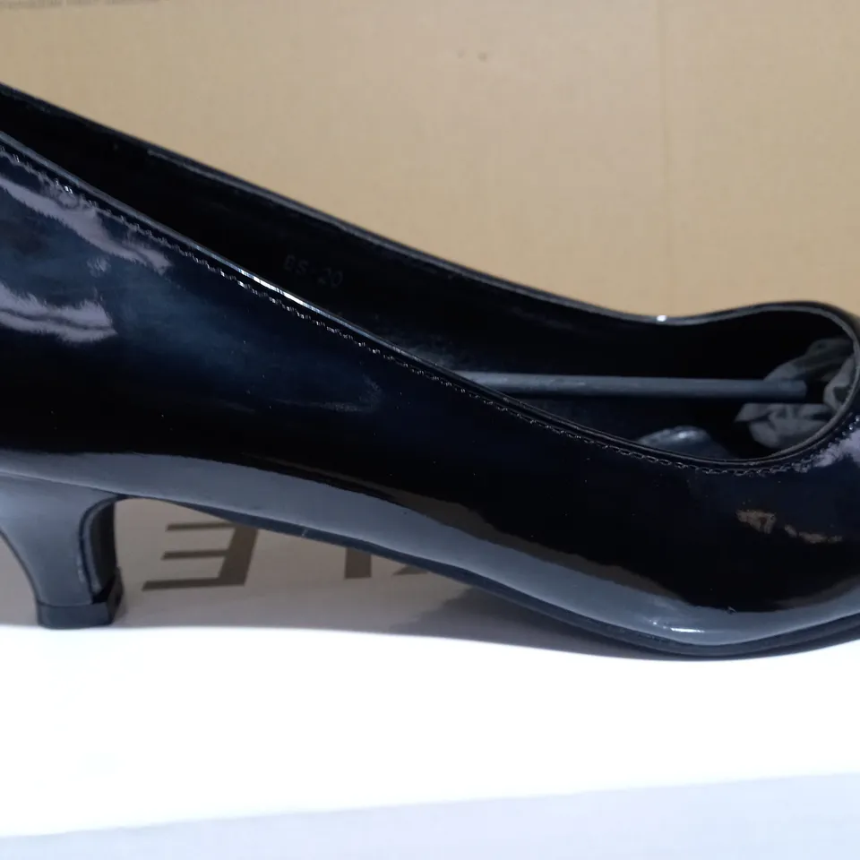 BUCKLE WOMENS BLACK LOW HEEL SHOE - SIZE 10