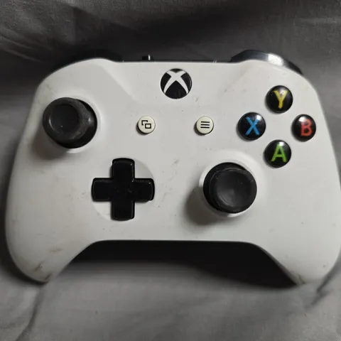 MICROSOFT XBOX ONE WIRELESS CONTROLLER IN WHITE 1708