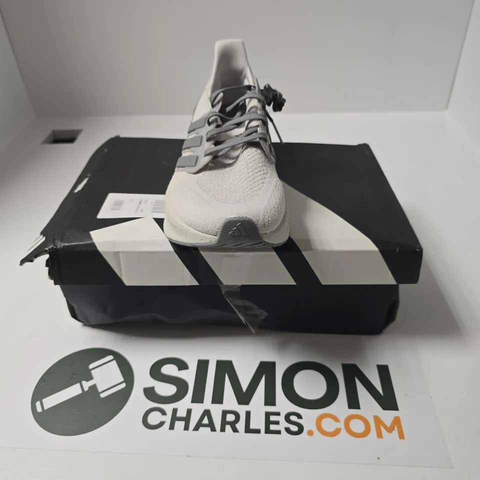 BOXED PAIR OF ADIDAS ULTRABOOST 5 IN GREY - UK 7