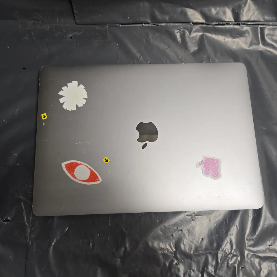 APPLE MACBOOK PRO (A2551)