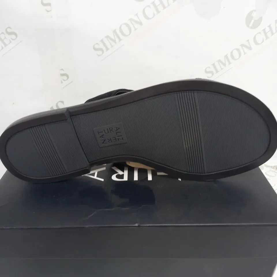 BOXED NATURALIZER OPEN TOE SANDALS IN BLACK - SIZE 7