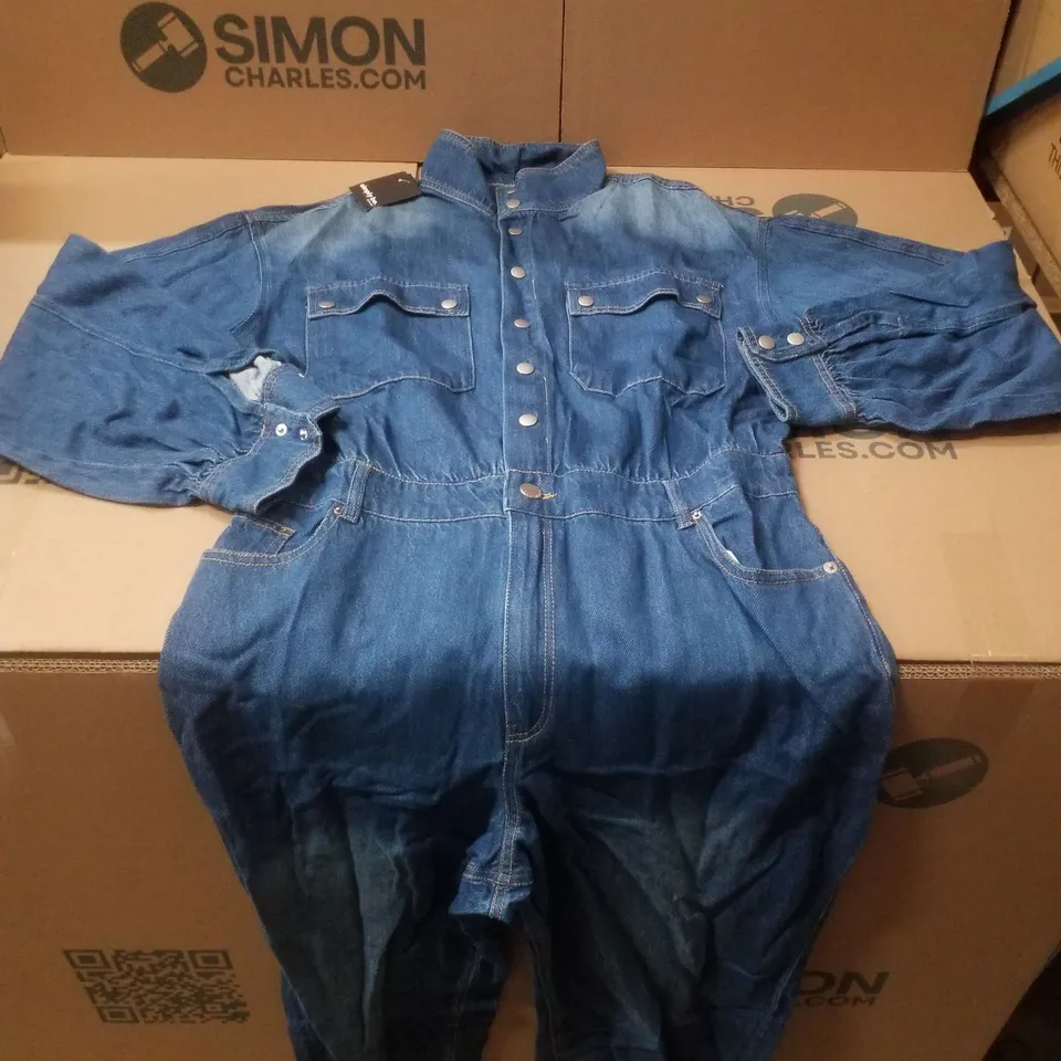 BOX CONTAINING APPROXIMATELY 6 BRAND NEW SIMPLY BE DENIM MID WASH JUMPSUITS - SIZE 16