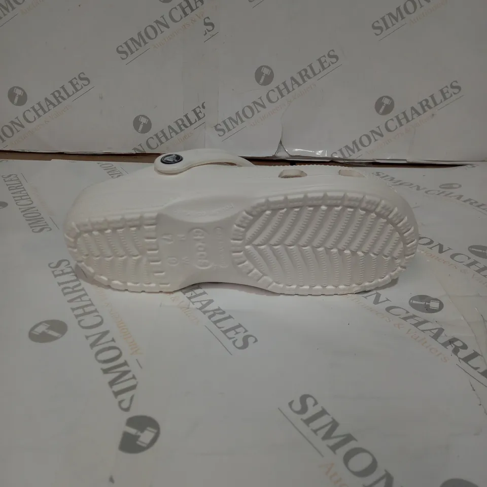 PAIR OF CROCS RALEN CLOGS - WHITE, SIZE 7 MEN, SIZE 9 WOMEN 