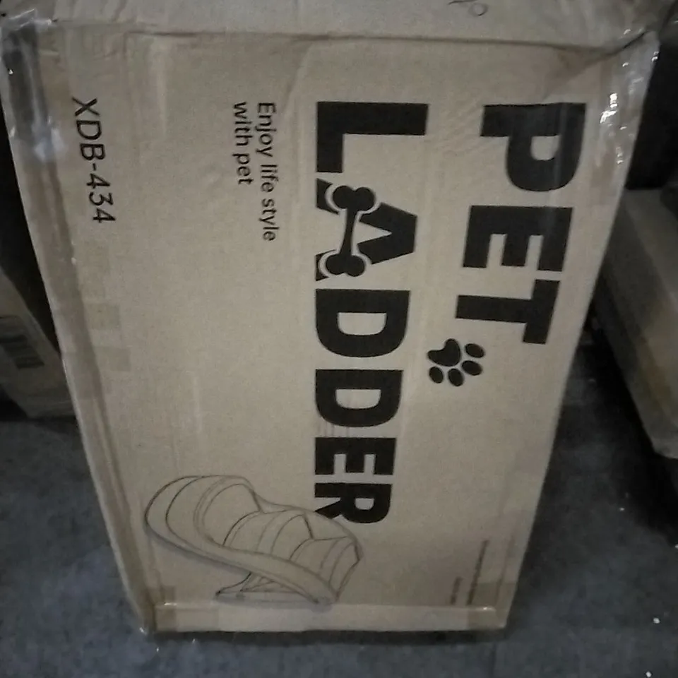 BOXED PET LADDER