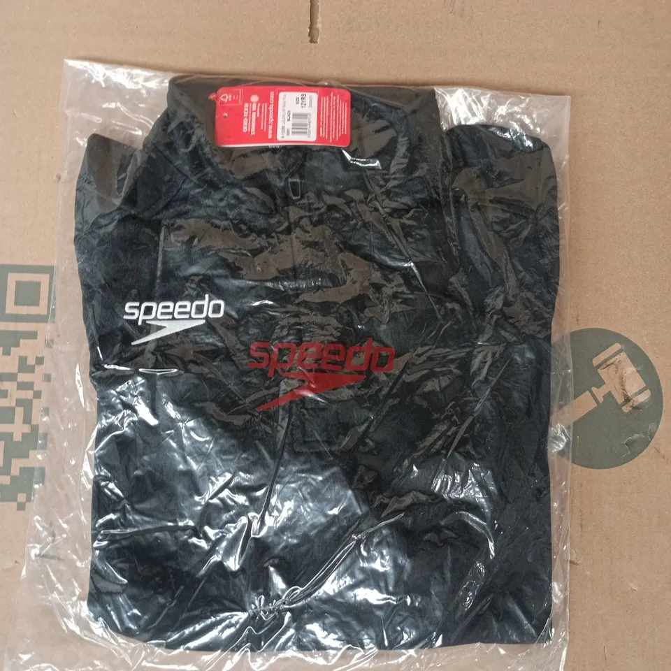 BAGGED SPEEDO MID LAYER TRAINING TOP IN BLACK SIZE 12 YEARS