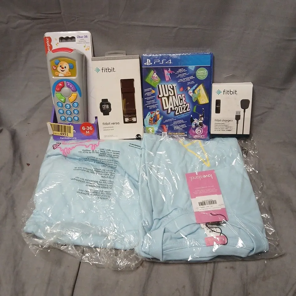 APPROCXIMATELY 35 ASSORTED ITEMS TO INCLUDE LOVE ISLAND T-SHIRTS, FITBIT ACCESSORIES, FISHER PRICE GERMAN PUPPYS REMOTE, ETC - COLLECTION ONLY