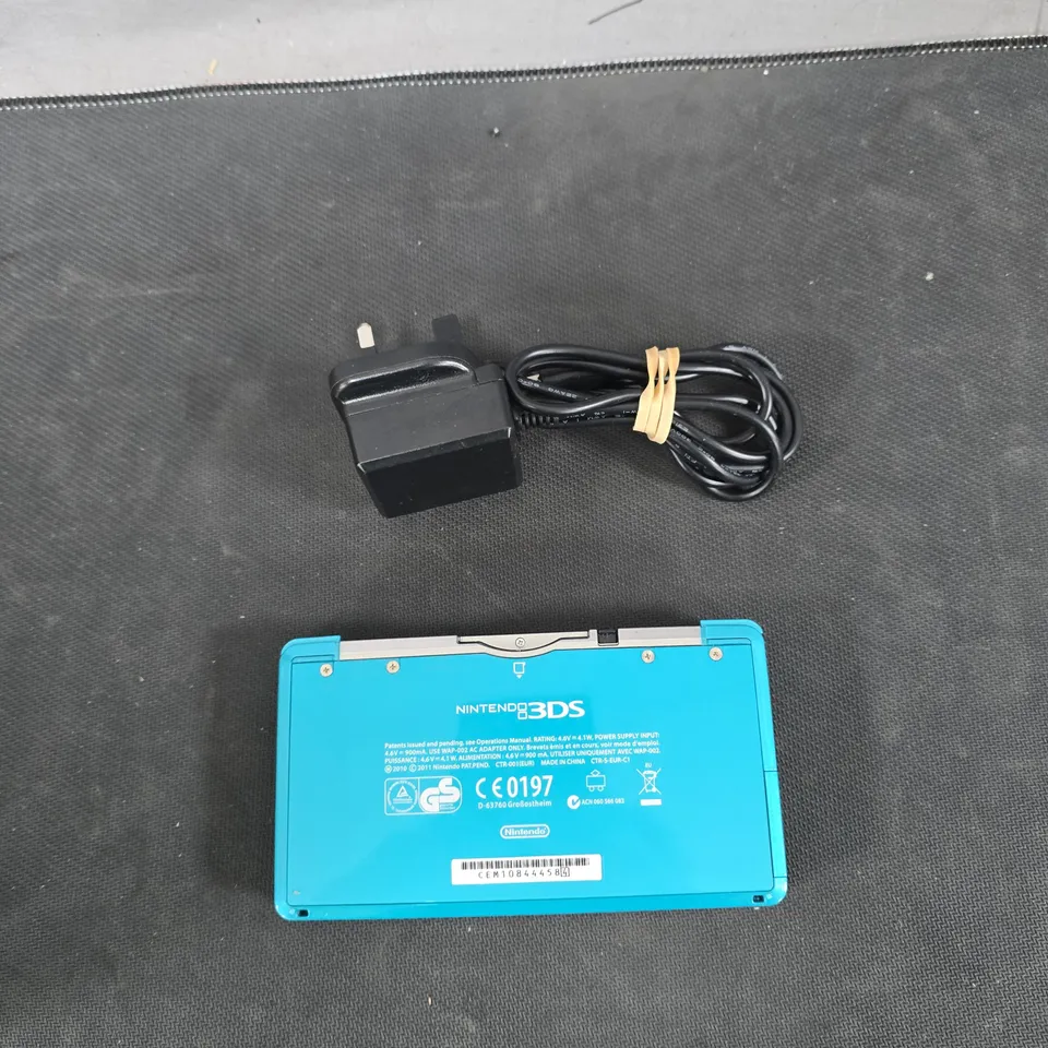 NINTENDO 3DS HANDHELD CONSOLE – TURQUOISE/BLUE WITH CHARGER
