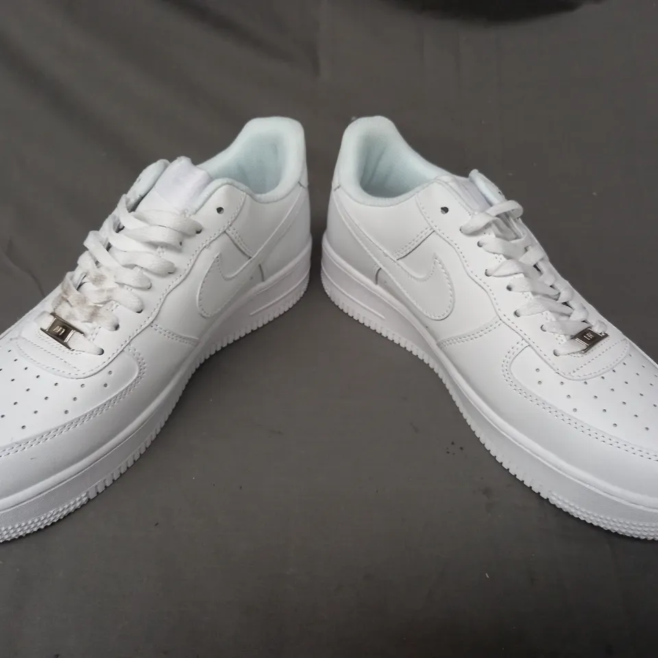 PAIR OF NIKE AIR FORCE 1 SHOES IN WHITE UK SIZE 9