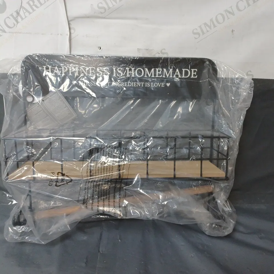 APPROXIMATELY 15 ASSORTED HOUSEHOLD ITEMS TO INCLUDE KITCHEN SHELF, GARDEN HOSES AND BOWLS