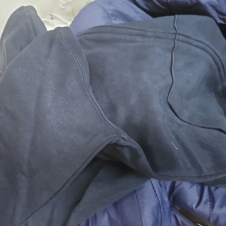 BOX OF APPROXIMATELY 20 ASSORTED KID'S CLOTHING AND FASHION PRODUCTS IN VARIOUS STYLES AND SIZES - COLLECTION ONLY